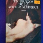 En brazos de la mujer madura