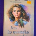 Tras las montañas azules