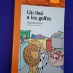 Un lleó a les golfes