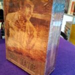 Pack John Wayne: DVD1 (Acero azul / El camino de Sagebrush / Frotera sin ley), DVD2 (Randy cabalga solo / El tejano afortunado), DVD3 (El hombre de Utah / Jinetes del desierto), DVD4 (El largo camino / El que lleva la estrella)