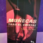 Muñecas tras el cristal