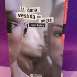 La dona vestida de negre