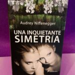 Una inquietante simetría