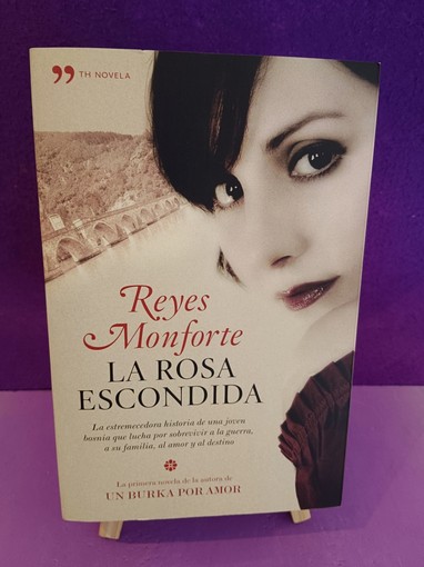 La rosa escondida
