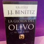 La gloria del olivo (El Papa rojo)
