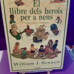 El llibre dels herois per a nens: Relats d'avui i de sempre (català)